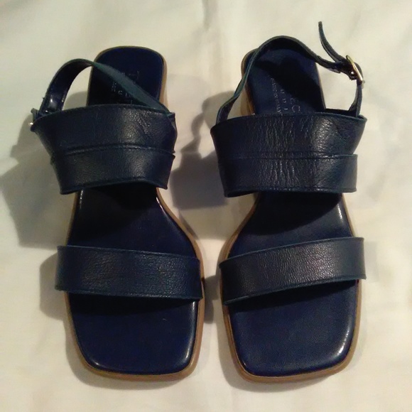 Tribeca  Studio women's sandals size 7 1/2M - Picture 1 of 5